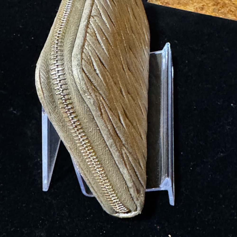Miu Miu Gold Matelassé Nappa Leather Wallet - Picture 4 of 7